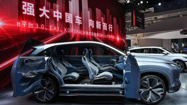 中國2021年電動車銷量創高 數量為2020年的2.6倍 (圖片：AFP)
