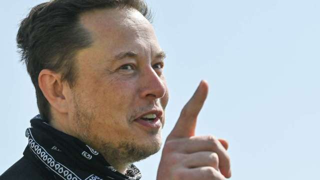 逼迫董事會收購SolarCity? 馬斯克遭特斯拉股東要求退還130億美元(圖片:AFP)