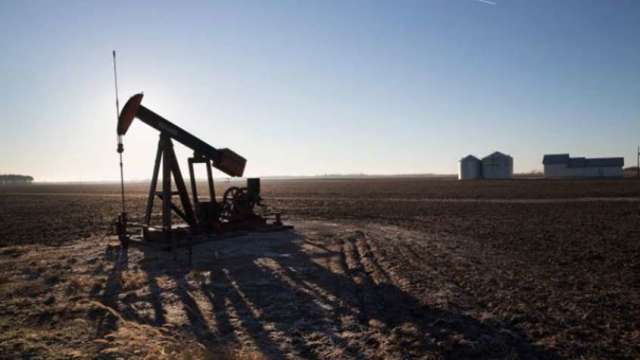 油價破百不是夢 能源類股繼續衝。(圖：AFP)