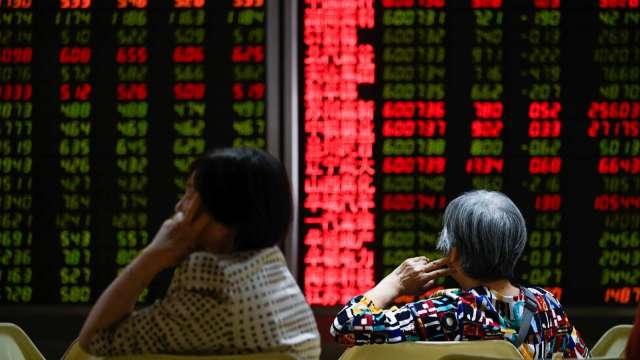 中國釋政策利多 股市低點反彈。(圖：AFP)
