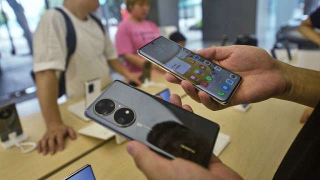 华为两款新手机去年已在中国发表。（图：AFP）(photo:CnYes)