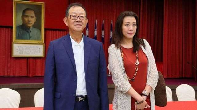 台開董事長邱于芸(右)因董事法人改派遭解任。(鉅亨網資料照)