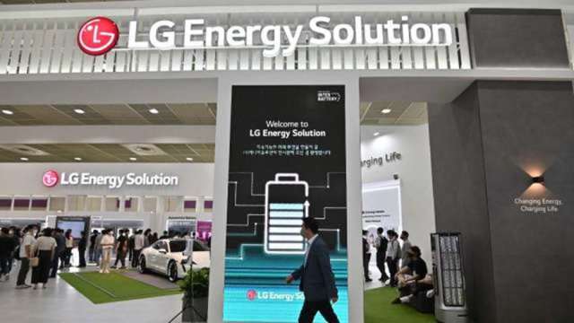 南韓電池大廠LG能源掛牌首日開盤狂飆一倍 市值僅次於三星電子（圖：AFP）