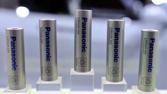 Panasonic目標2030年前 要將電動車用電池能量密度提升25% (圖片：AFP)