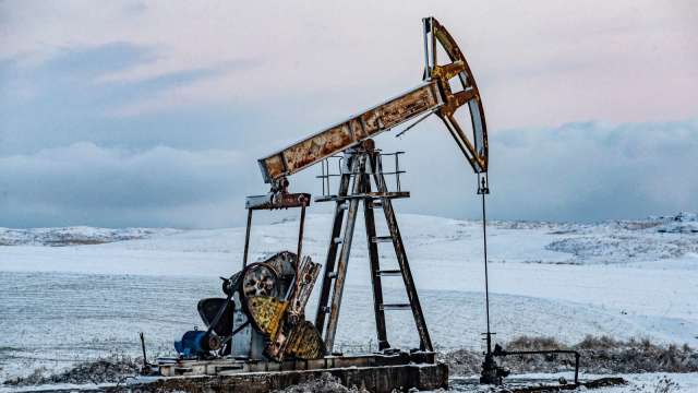 〈能源盤後〉原油自7年高點回調 但烏俄衝突仍令市場憂心 (圖片:AFP)