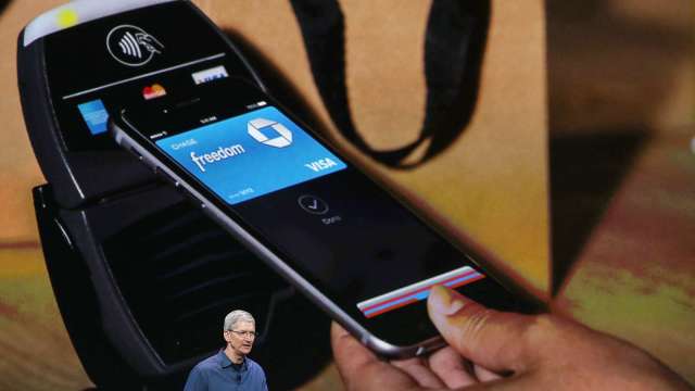 苹果公布新支付技术 iPhone成行动刷卡机(图片：AFP)(photo:CnYes)