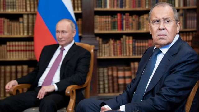 俄羅斯外長Sergei Lavrov（右）與總統普亭。（圖：AFP）