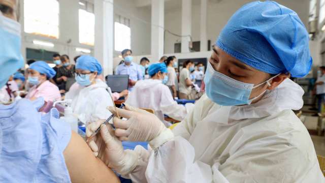 賽諾菲與GSK疫苗將提交審核 搶占莫德納、輝瑞追加劑市場(圖片：AFP)