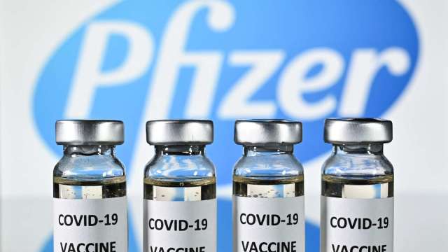 輝瑞擬提交第四劑數據 且正開發通用型疫苗、長效疫苗 (圖片:AFP)