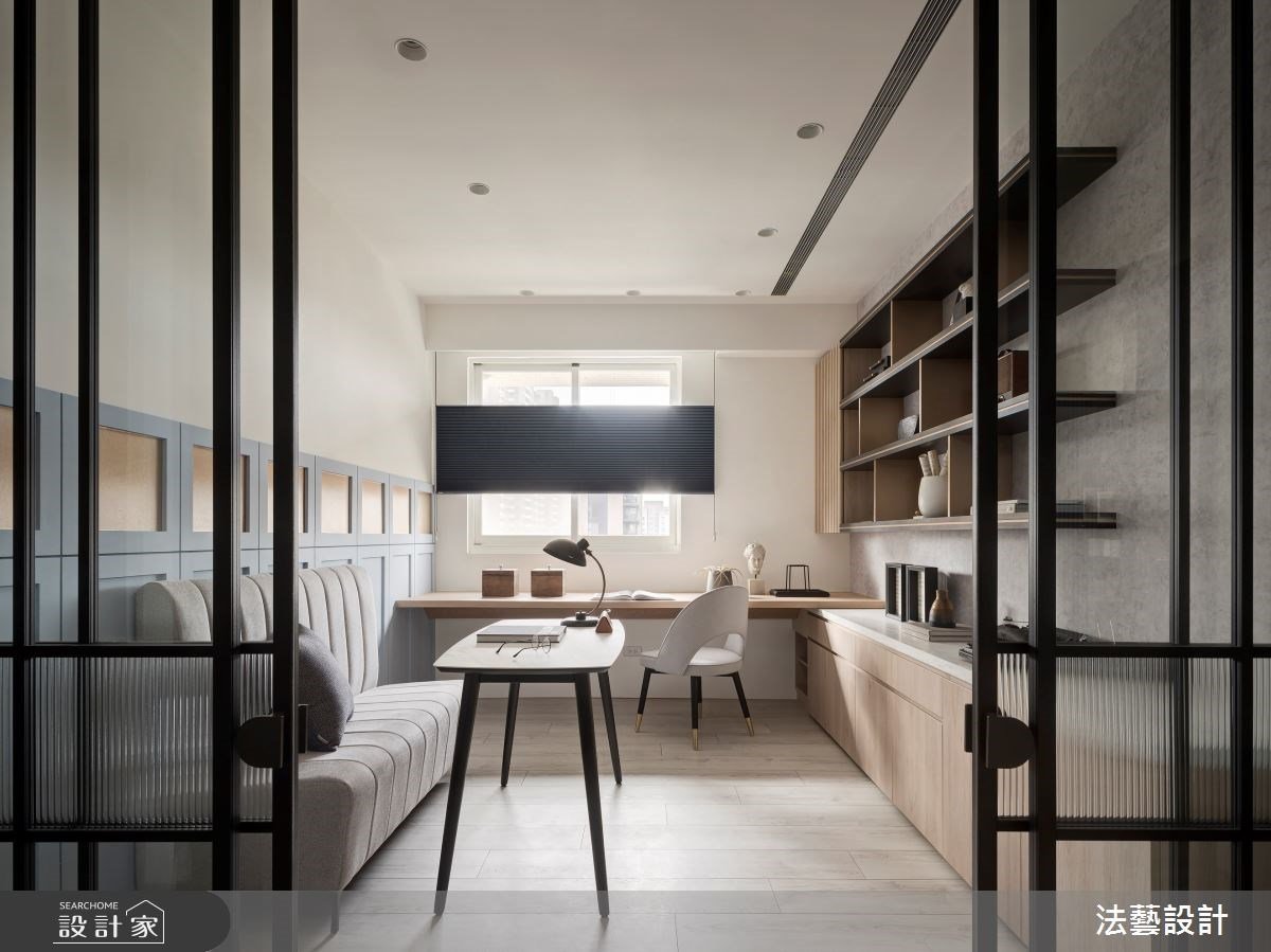 多功能室除了可規劃書房機能，也能加入起居室的概念，打造包廂感的小客廳。