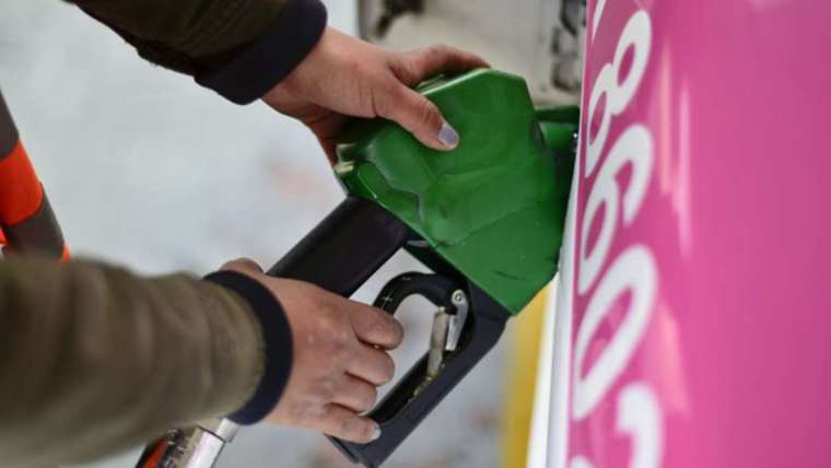 高油價刺激美國通膨升溫。(圖: AFP)