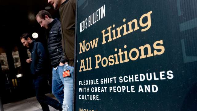 美初领失业金人数下滑至21.4万 创今年以来最低(图片：AFP)(photo:CnYes)