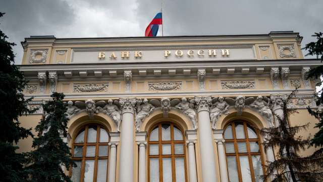 俄國央行保持高利率支撐盧布，並宣布購買債券，以穩定市場。(圖: AFP)