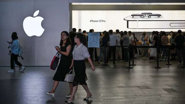 蘋果公司傳出大砍iPhone 13、iPhone SE、AirPods訂單的消息。(圖: AFP)
