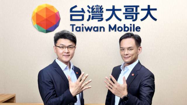 圖左為台灣大新任個人用戶事業群副總經理暨商務長林東閔，右為總經理林之晨。(圖:台灣大提供)