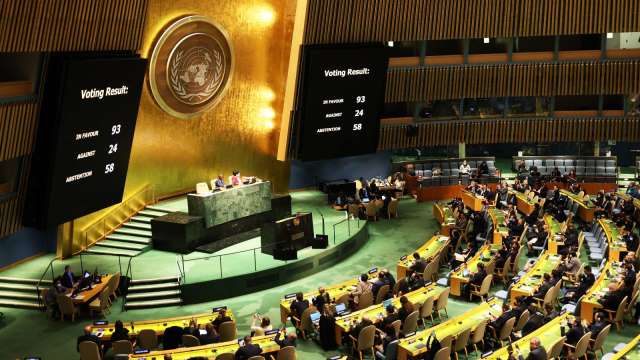 93票同意24票反對！聯合國大會暫停俄人權理事會資格 (圖片：AFP)