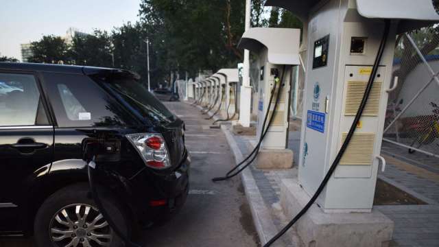 中國首季新能源車產銷量料破百萬。(圖: AFP)