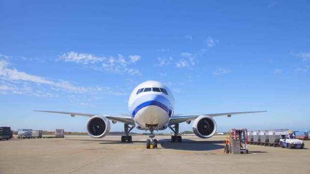 航空運輸業前2月總薪資衝破12萬元。(圖：華航提供)