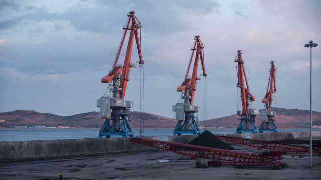 不甩西方警告 印度上月俄國煤炭進口量創兩年最高 (圖：AFP)