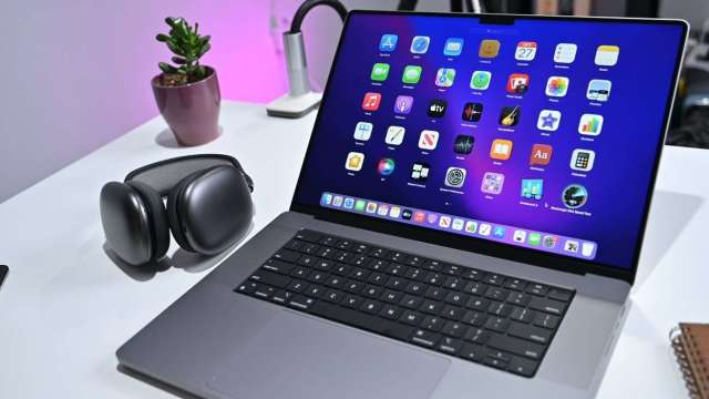 廣達優先恢復蘋果MacBook產線 再來是特斯拉 (圖片：AFP)