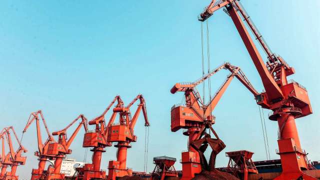 〈商品報價〉中國將繼續減產粗鋼 鐵礦砂下挫3%、BDI回跌1%。(圖:AFP)