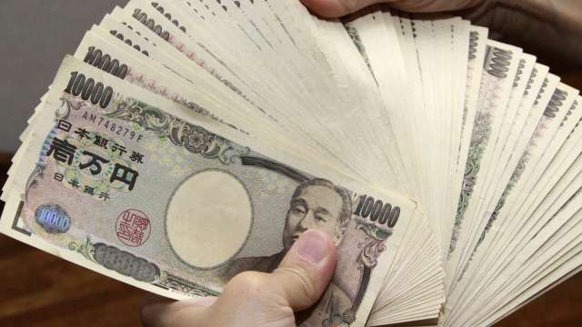 因應物價上揚 日本政府擬向非課税家庭發放10萬日圓給付金 (圖片：AFP)