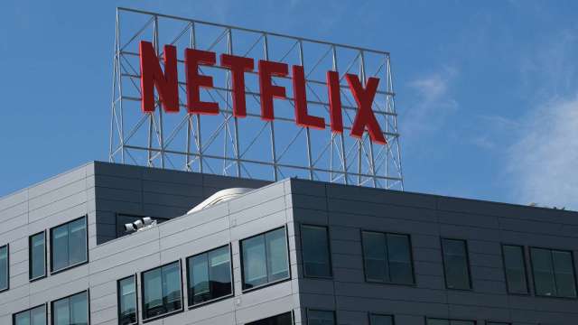 〈美股熱門股〉Netflix上季訂戶數銳減 分析師紛紛降評 盤中崩跌逾35%(圖片：AFP)