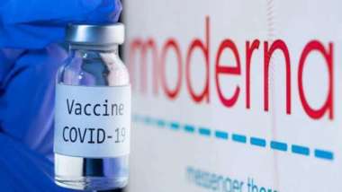 日本最快5月開打第4劑 將使用BNT和莫德納疫苗 (圖片：AFP)
