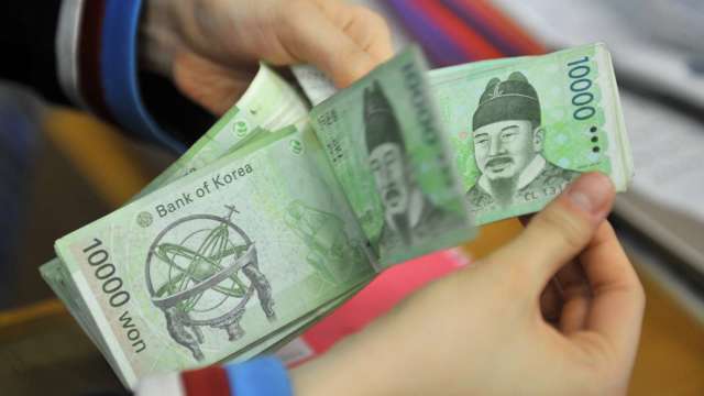 南韓政府承諾採取措施 避免韓元兌美元「過度」貶值(圖:AFP)