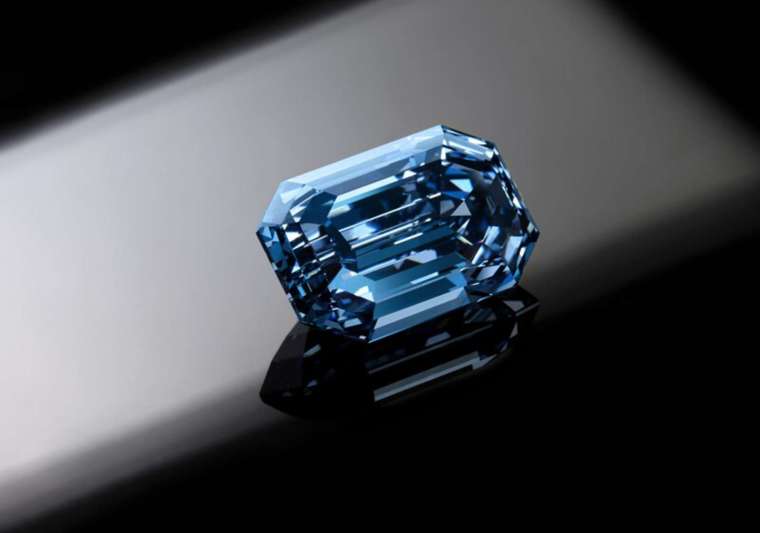 全球最大的藍鑽在香港被拍賣 4 億港元成交 (圖: Sotheby’s)