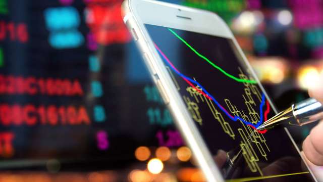 【決勝關鍵】反轉再反轉 資金卡位防禦性股票(資料來源:shutterstock)