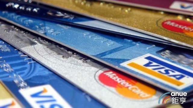 信用卡首季刷出7826億創同期高 3家銀行刷逾千億元。（鉅亨網資料照）