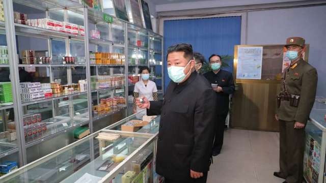 北韓單日新增近40萬「發熱」病例 金正恩動員軍隊防疫(圖:AFP)