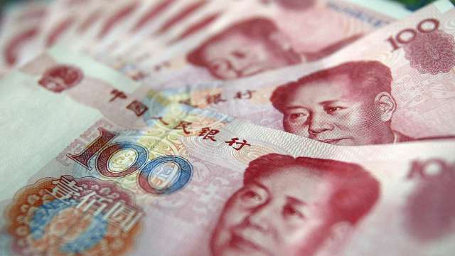 中國人民幣兌美元中間價周一（23日）調升731個基點。(圖: AFP)