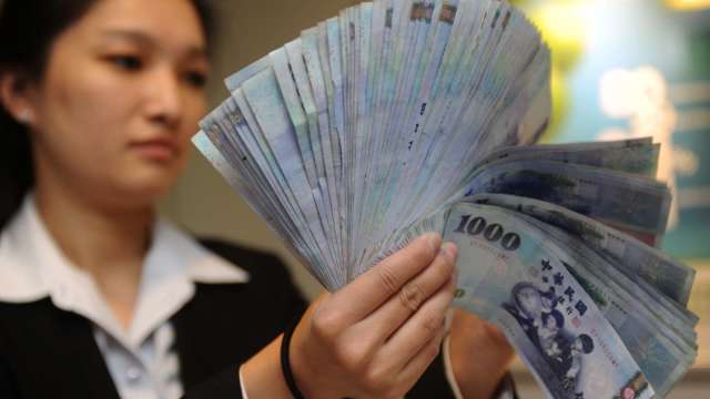 〈台幣〉人民幣續揚 貶轉升收29.62元創逾2周新高。(圖：AFP)