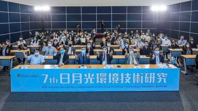 日月光第七屆期中發表會於2021TASS論壇合照。(圖:業者提供)