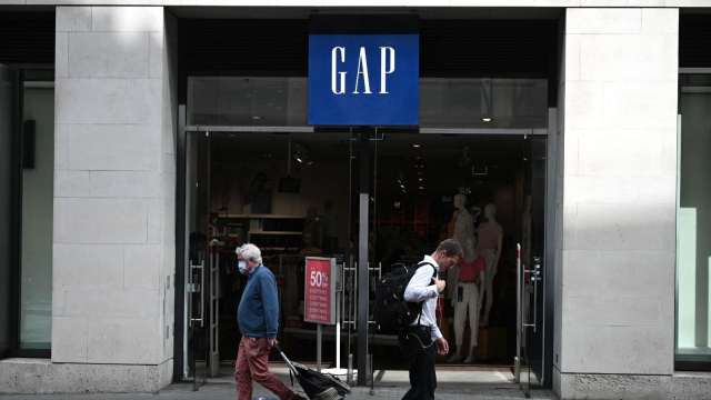 〈財報〉GAP Q1盈轉虧且大砍獲利前景 盤後暴跌13% (圖：AFP)