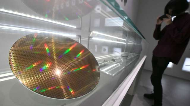 与美国联手 日本寻求最快2025年度开始生产2奈米晶片 (图：AFP)(photo:CnYes)