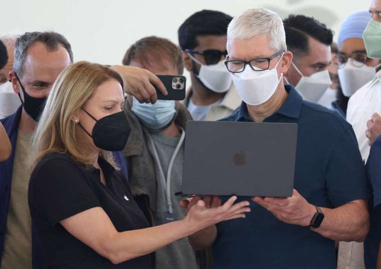 蘋果將在 2023 年量產搭載 M2 系列晶片的 15  吋  MacBook (圖片：AFP)
