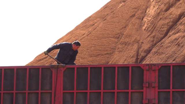 〈商品報價〉中國需求前景惡化 鐵礦砂重挫近10%。(圖:AFP)