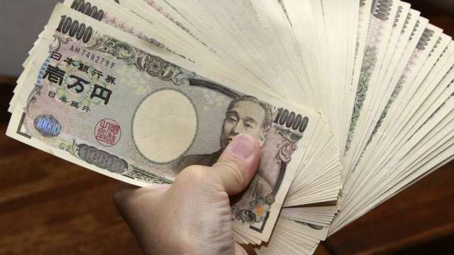 日本央行堅持寬鬆將愈來愈難 「寡婦交易」正快速升溫(圖:AFP)