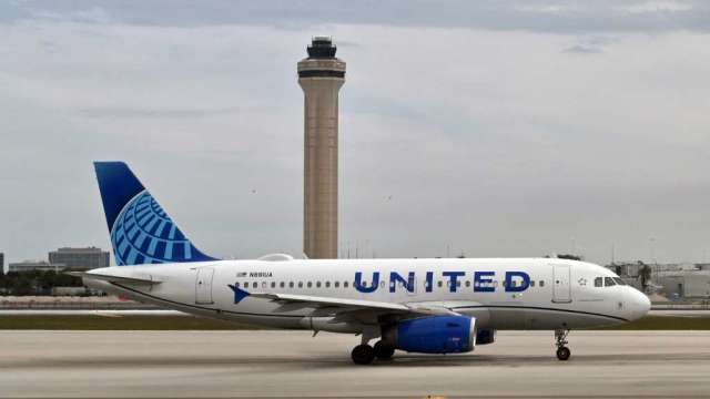 美聯航與機師達新協議 加薪逾14%。（圖：AFP）