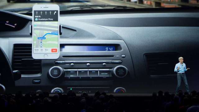 蘋果可能還對發展CarPlay野心勃勃 但車商不見得樂於合作(圖:AFP)