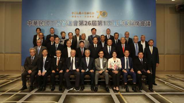 工商協進會理事長吳東亮(前排左五）。(圖：工商協進會提供)