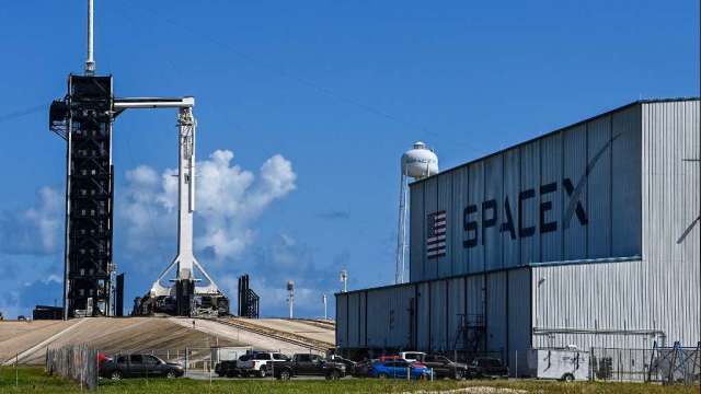 FCC批准SpaceX行動星鏈服務。(圖: AFP)