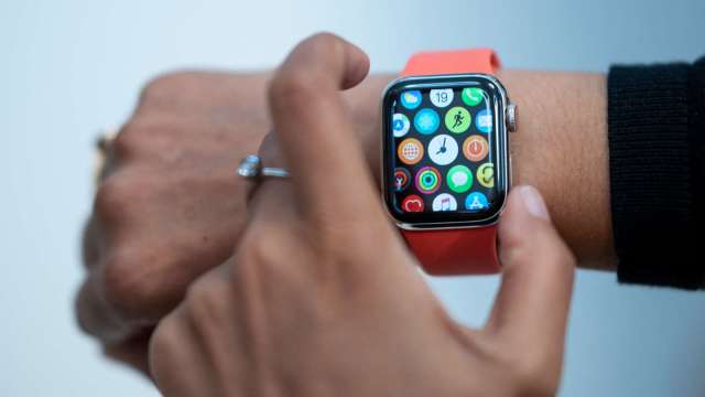 蘋果擬推螢幕更大、續航力更強Apple Watch 瞄準極限運動愛好者 (圖：AFP)