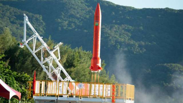 台灣首枚科研火箭發射成功，科技部：有助提升太空科技能量。(圖:科技部、太空中心提供)