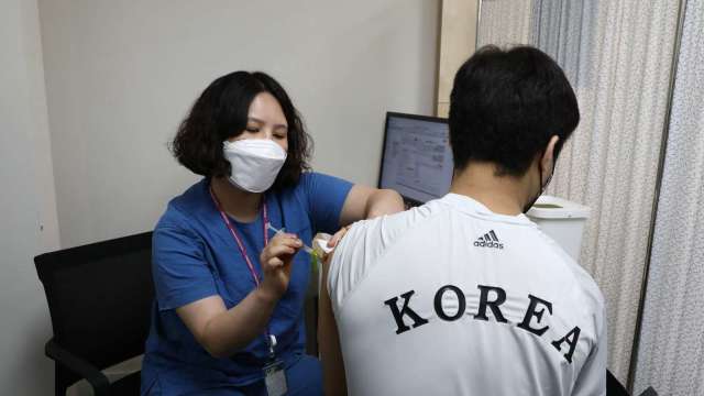 南韓第四劑新冠疫苗接種 將擴大到50歲以上民眾 (圖片：AFP)
