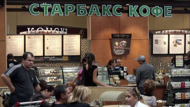 傳餐飲業者將聯手他人收購俄羅斯星巴克咖啡店面。（圖：AFP）