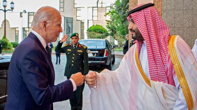 拜登抵達沙國修補關係 預期OPEC將對石油供給採取更多行動 (圖:AFP)